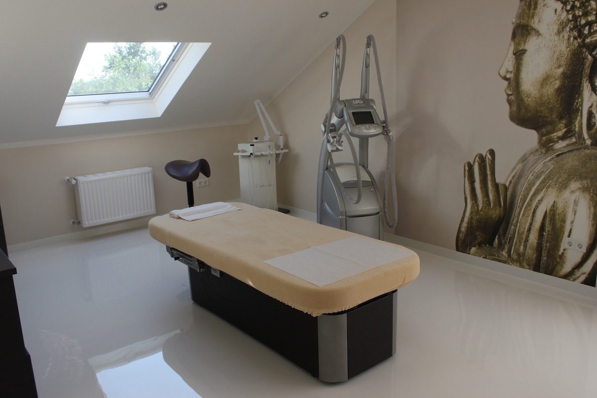 Massageliege mit Buddha-Motiv